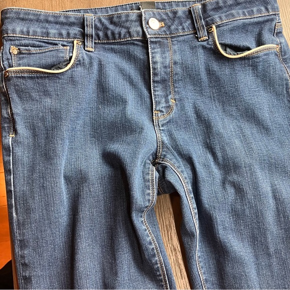 White House Black Market Feel Beautiful Size 10 Skinny Jeans Tan trim on Pockets - Picture 10 of 12